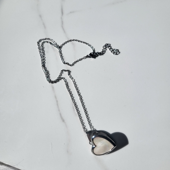 Stainless steel silver heart locket with sea shell front necklace - Picture 4 of 7